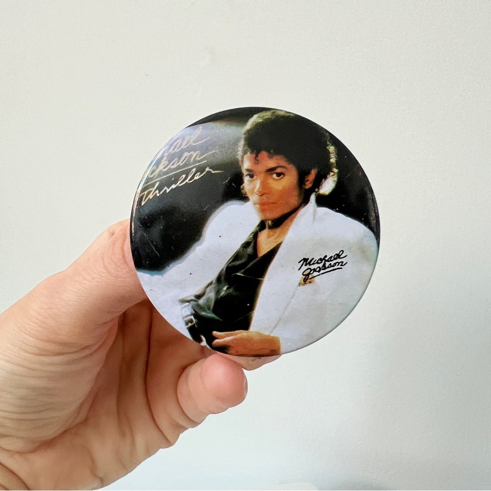 Michael Jackson metal round pin